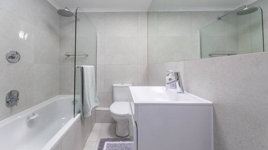 2 Bedroom Property for Sale in Sea Point Western Cape
